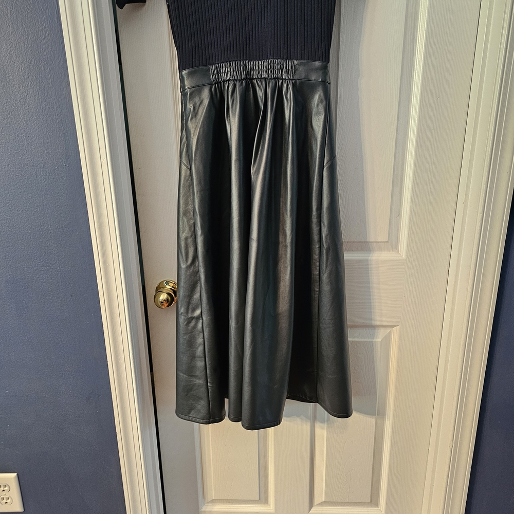 Studio Black Ribbed Top - Picture 6 of 10